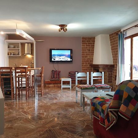 Muses Apartments Эретрия Экстерьер фото