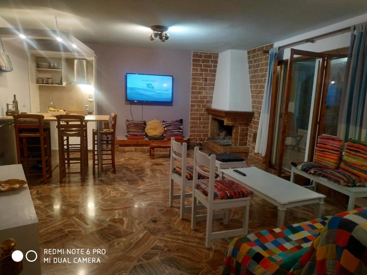 Muses Apartments Эретрия Экстерьер фото