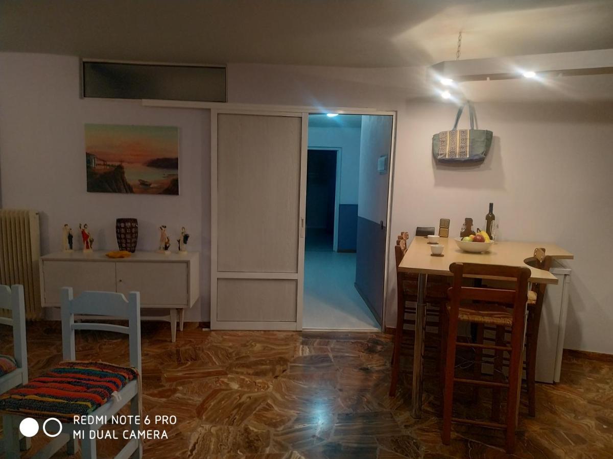 Muses Apartments Эретрия Экстерьер фото