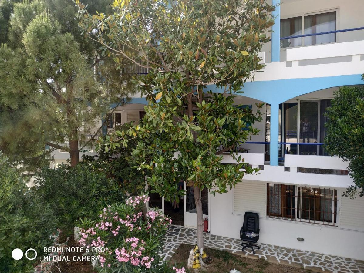 Muses Apartments Эретрия Экстерьер фото