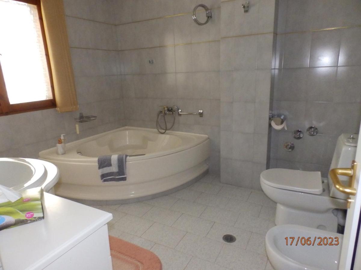 Muses Apartments Эретрия Экстерьер фото