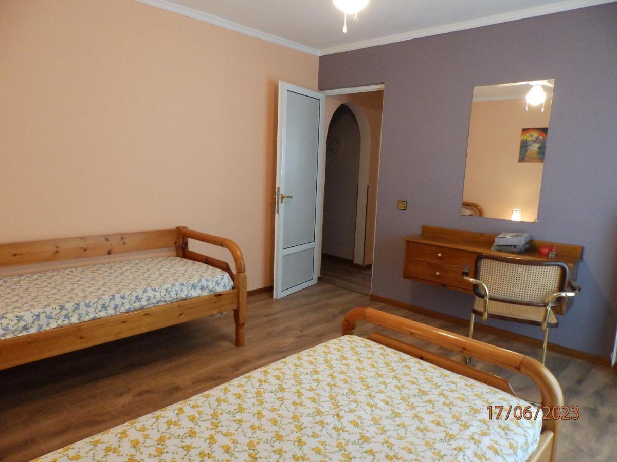 Muses Apartments Эретрия Экстерьер фото