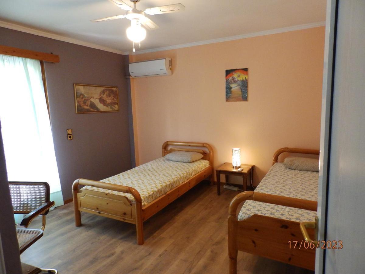 Muses Apartments Эретрия Экстерьер фото